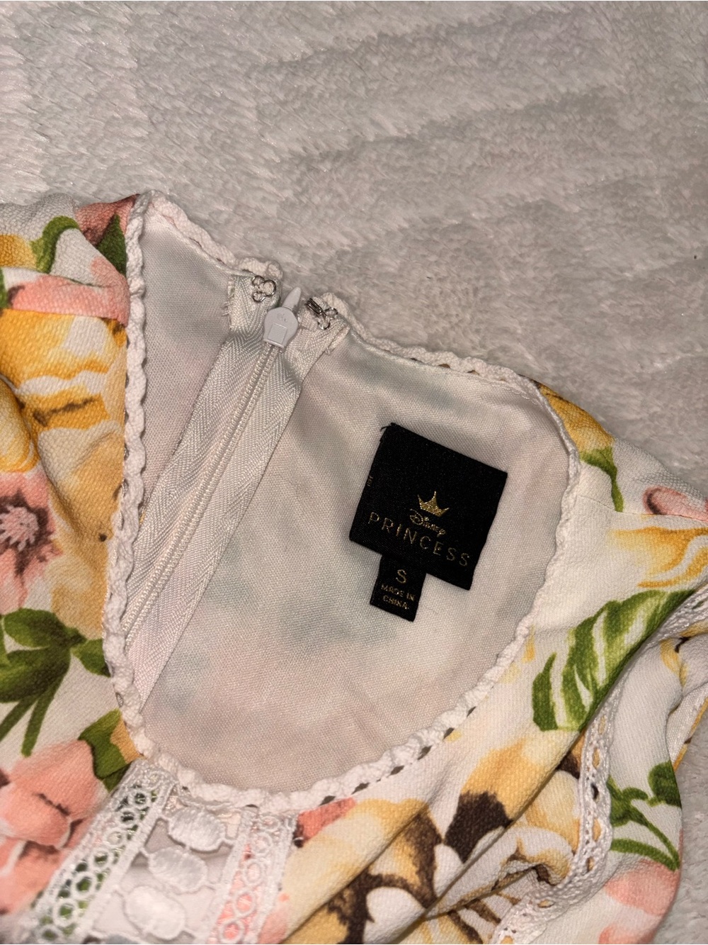 🧸 Disney Princess Belle Floral Yellow, Cream & Pink with Cut-Out Detail - Picture 3 of 7